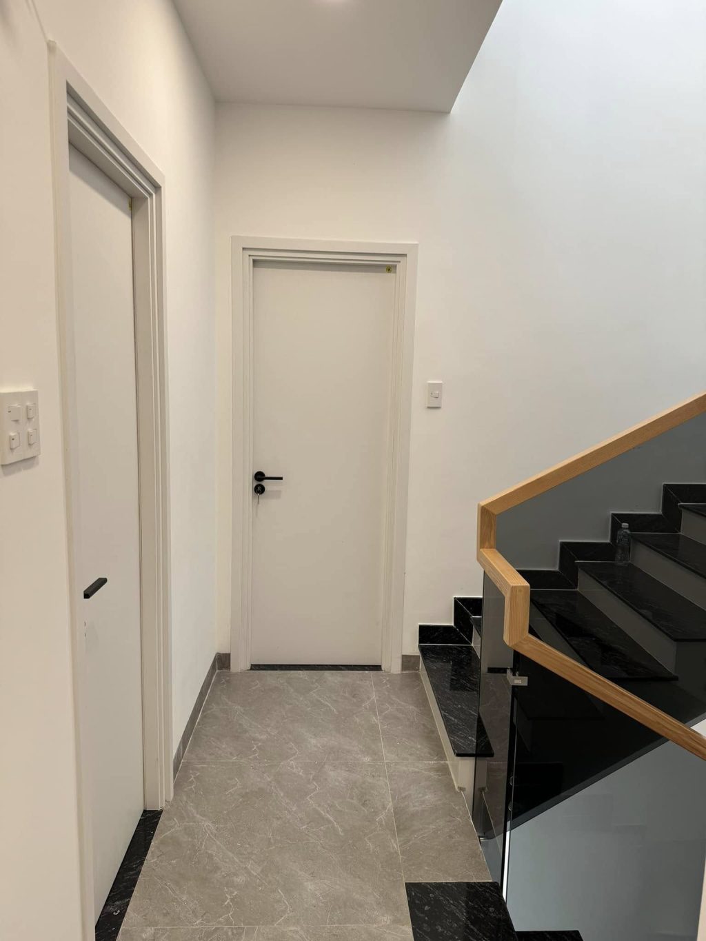 Cửa Comoposite thực tế Hiếu LP